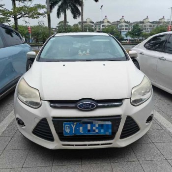 2013年7月 福特福克斯两厢 16自动挡 一手车 练手代步玩车 