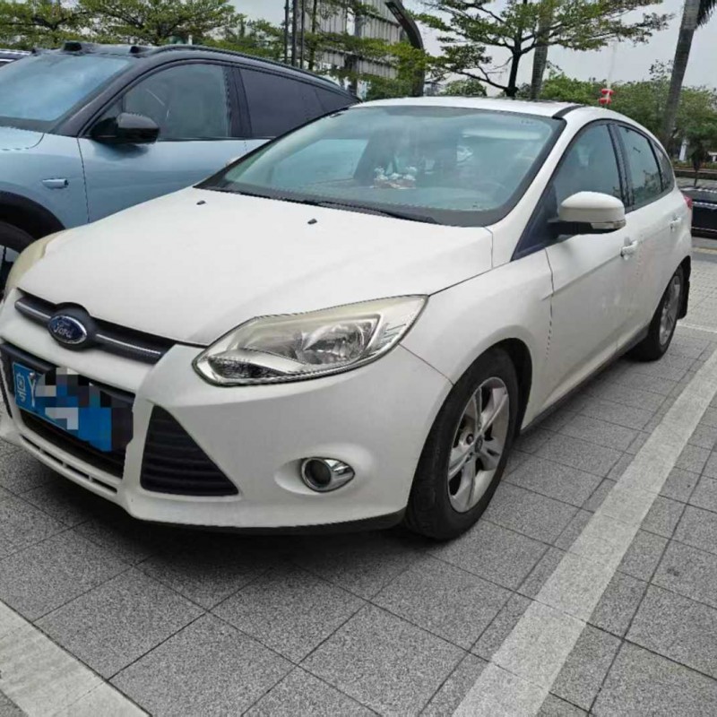 2013年7月 福特福克斯两厢 16自动挡 一手车 练手代步玩车 2013年7月 福特福克斯两厢 16自动挡 一手车 练手代步玩车