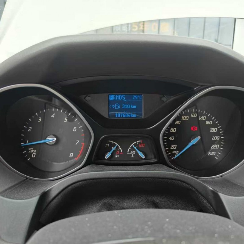 2013年7月 福特福克斯两厢 16自动挡 一手车 练手代步玩车 2013年7月 福特福克斯两厢 16自动挡 一手车 练手代步玩车