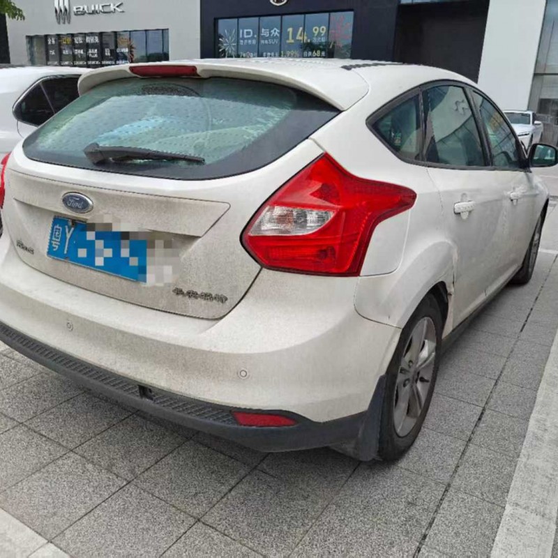 2013年7月 福特福克斯两厢 16自动挡 一手车 练手代步玩车 2013年7月 福特福克斯两厢 16自动挡 一手车 练手代步玩车