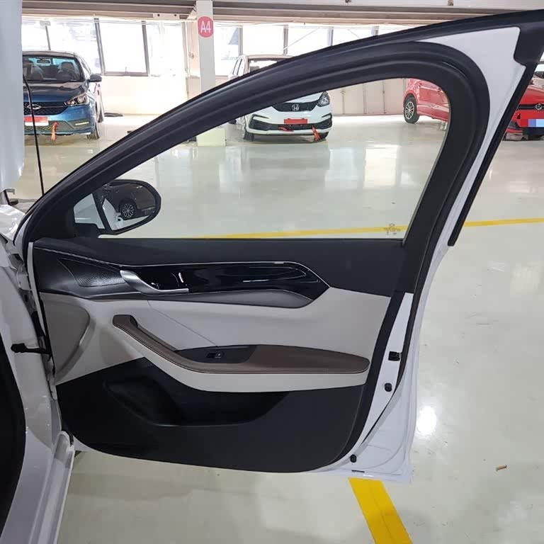 Qin PLUS 2023 Champion Edition DM-i 120KM Excellence Edition Qin PLUS 2023 Champion Edition DM-i 120KM Excellence Edition