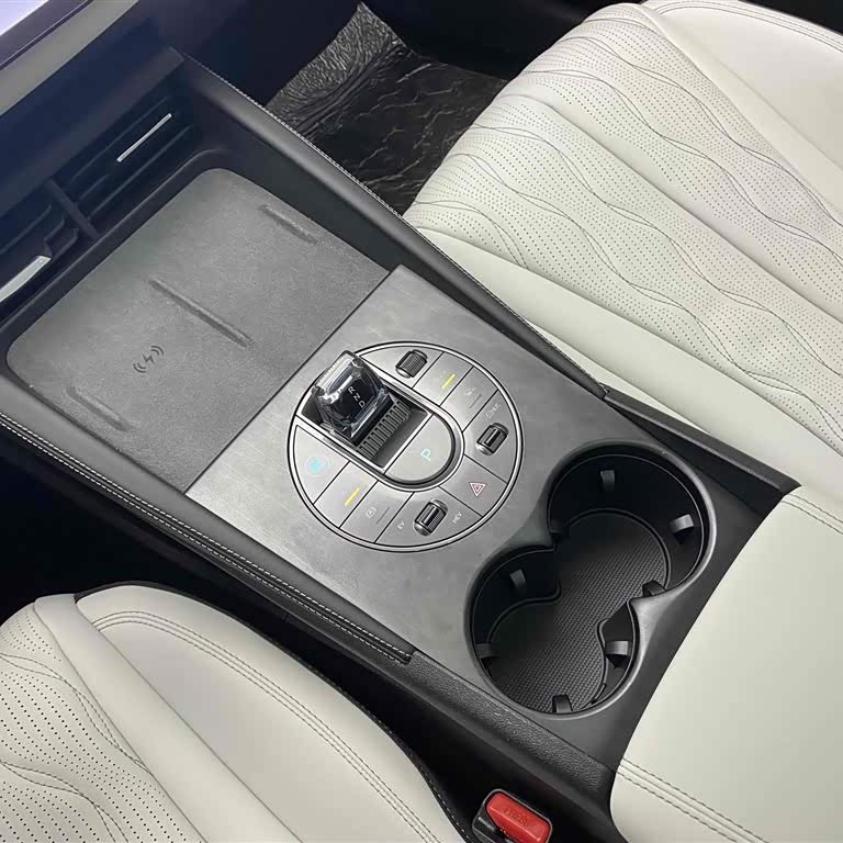Haibao 06 New Energy 2024 DM-i 120KM Flagship Model Haibao 06 New Energy 2024 DM-i 120KM Flagship Model