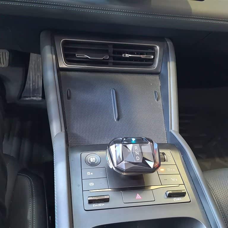 Qin L 2024 DM-i 80KM Beyond Edition Qin L 2024 DM-i 80KM Beyond Edition