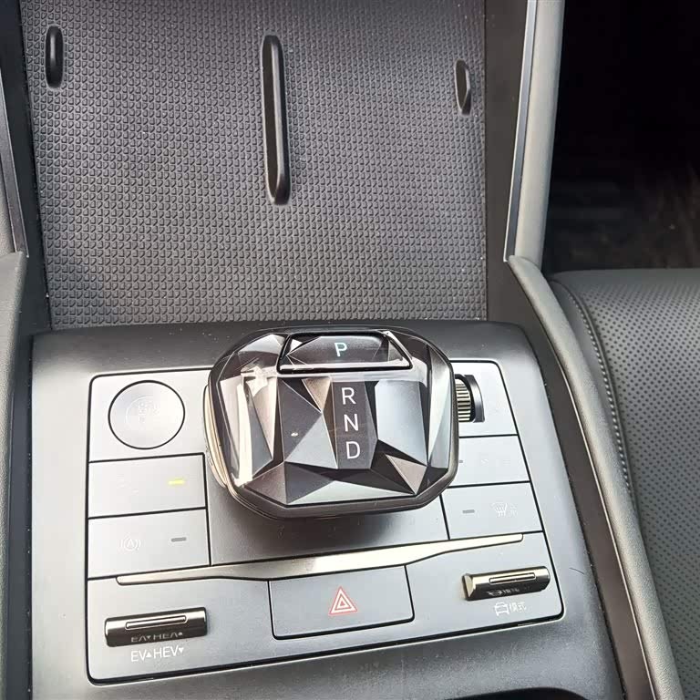 Qin L 2024 DM-i 120KM Beyond Edition Qin L 2024 DM-i 120KM Beyond Edition