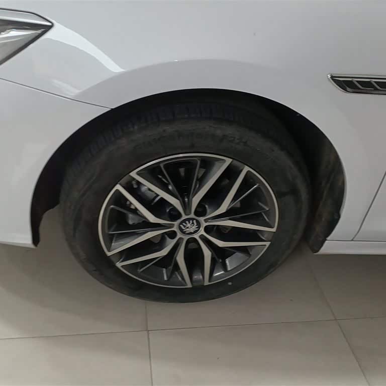 Qin PLUS 2024 Honor Edition DM-i 120KM Beyond Edition Qin PLUS 2024 Honor Edition DM-i 120KM Beyond Edition
