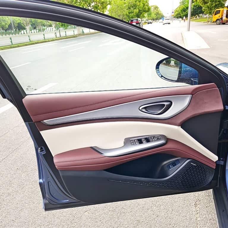 Seal 07 DM-i 2025 DM-i 1.5L 125km Premium Edition Seal 07 DM-i 2025 DM-i 1.5L 125km Premium Edition
