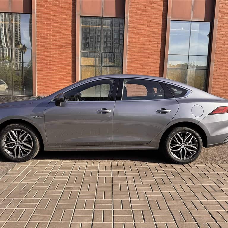 Qin PLUS 2023 Champion Edition DM-i 120KM Beyond Edition Qin PLUS 2023 Champion Edition DM-i 120KM Beyond Edition