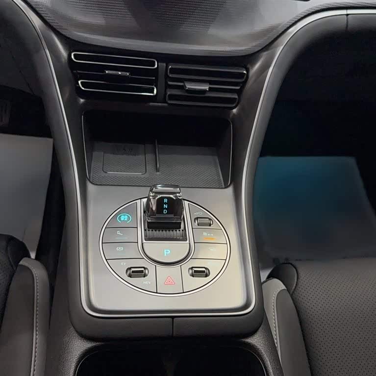 Sea Lion 05 DM-i 2025 DM-i 115KM Flagship Model Sea Lion 05 DM-i 2025 DM-i 115KM Flagship Model