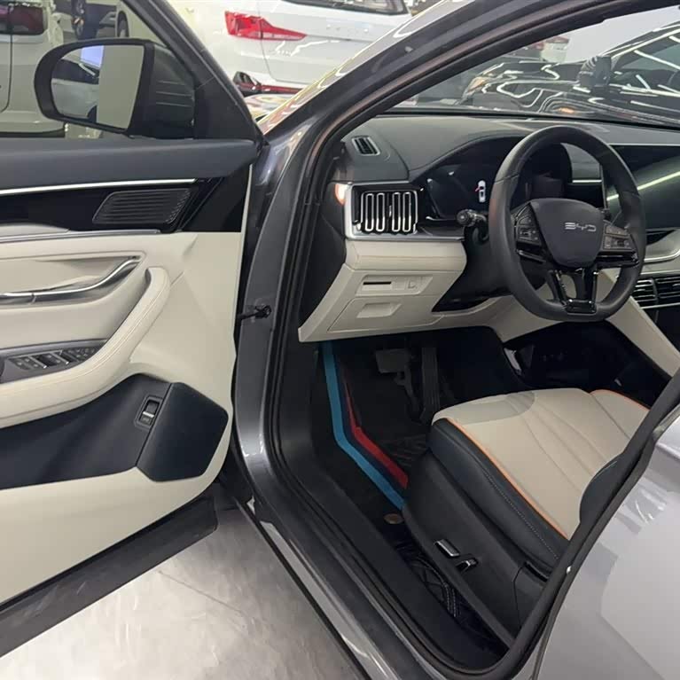 Song PLUS New Energy 2024 Honor Edition DM-i 71km Luxury Model Song PLUS New Energy 2024 Honor Edition DM-i 71km Luxury Model
