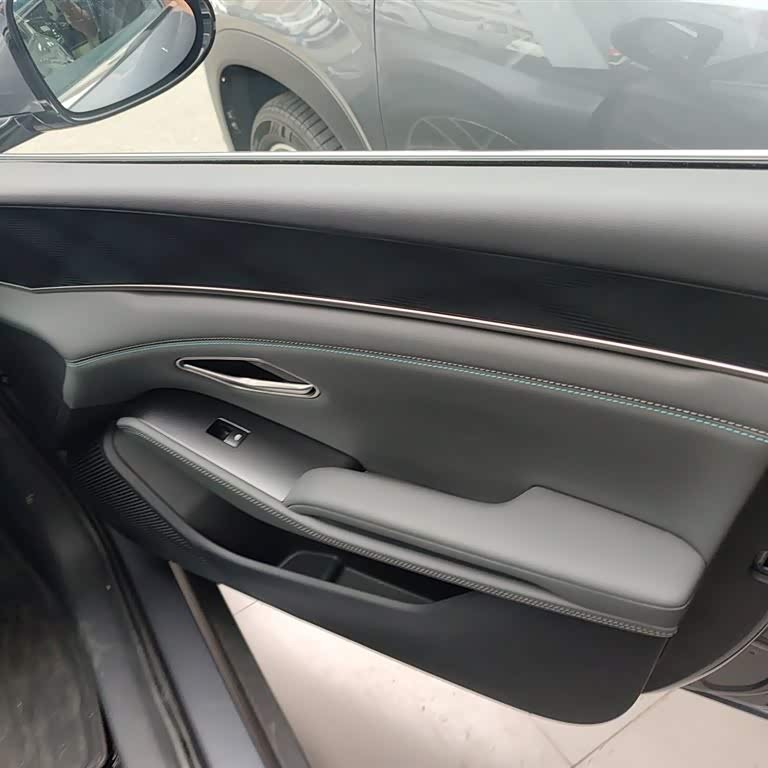 Qin L 2024 DM-i 120KM Beyond Edition Qin L 2024 DM-i 120KM Beyond Edition