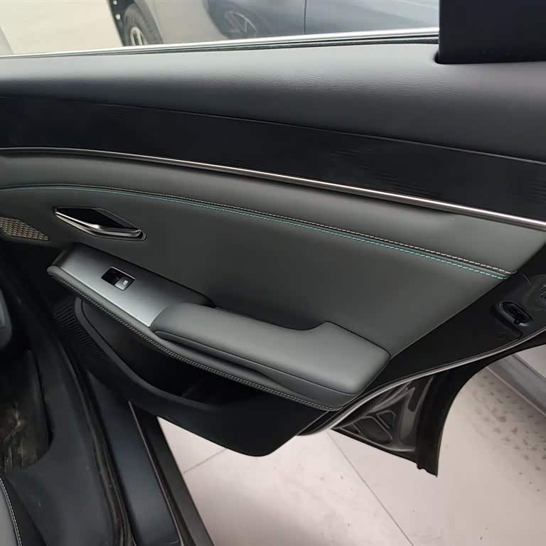 Qin L 2024 DM-i 120KM Beyond Edition Qin L 2024 DM-i 120KM Beyond Edition