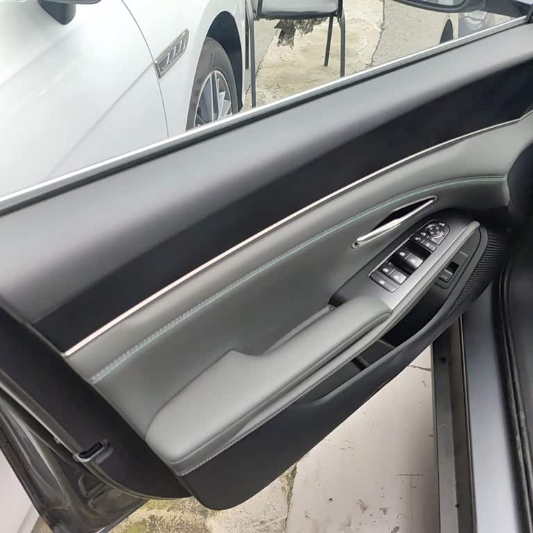 Qin L 2024 DM-i 120KM Beyond Edition Qin L 2024 DM-i 120KM Beyond Edition