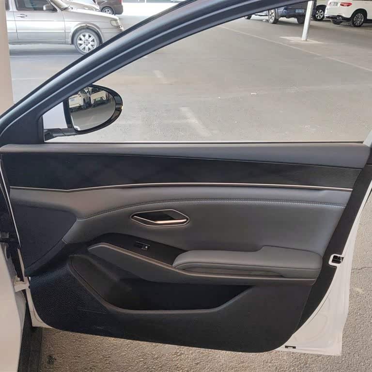 Qin L 2024 DM-i 80KM Leading Edition Qin L 2024 DM-i 80KM Leading Edition