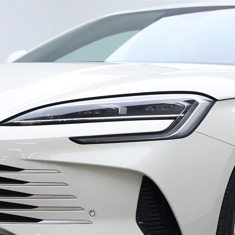 Seal 07 DM-i 2025 DM-i 1.5L 125km Premium Edition Seal 07 DM-i 2025 DM-i 1.5L 125km Premium Edition