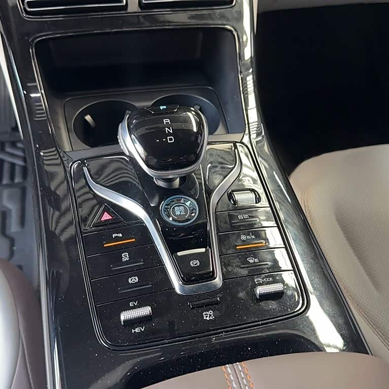 Qin PLUS 2024 Honor Edition DM-i 55KM Leading Edition Qin PLUS 2024 Honor Edition DM-i 55KM Leading Edition