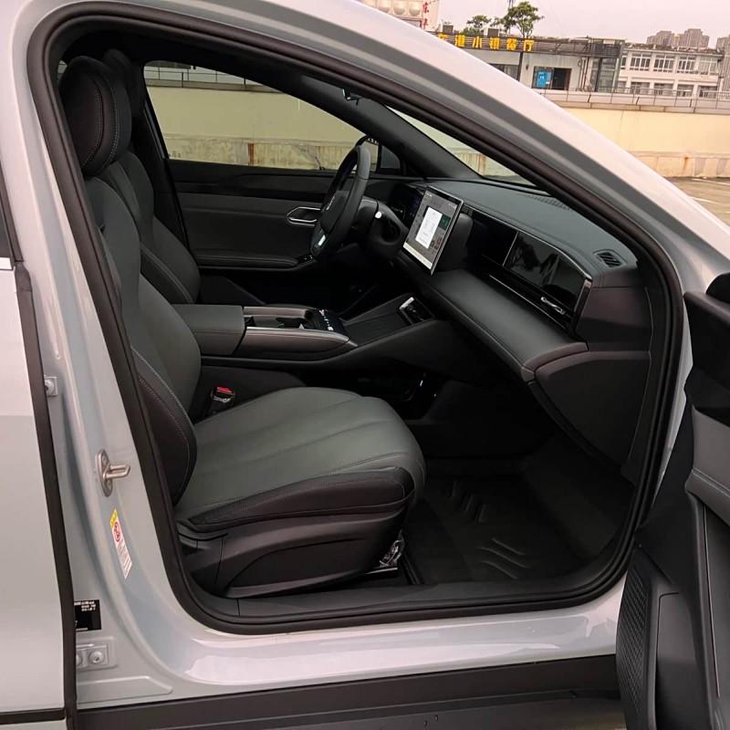 Qin L 2025 EV 470KM Leading Edition Qin L 2025 EV 470KM Leading Edition