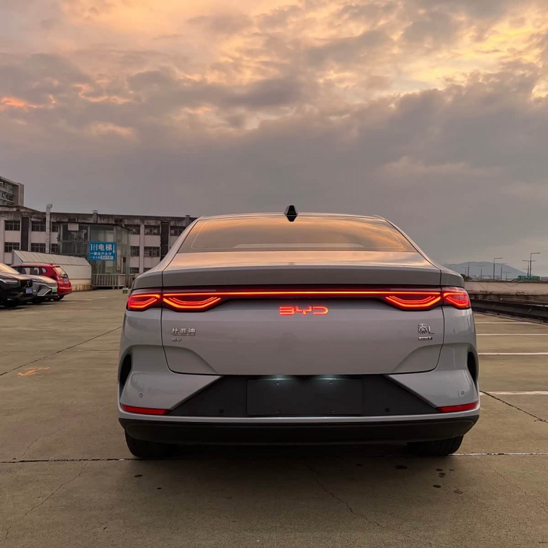 Qin L 2025 EV 470KM Leading Edition Qin L 2025 EV 470KM Leading Edition
