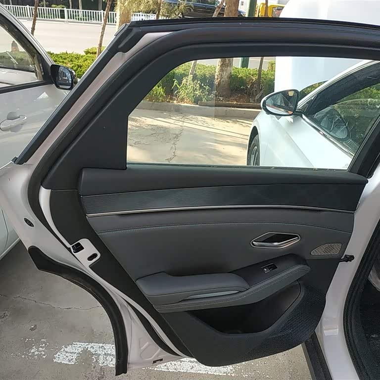 Qin L 2024 DM-i 80KM Beyond Edition Qin L 2024 DM-i 80KM Beyond Edition
