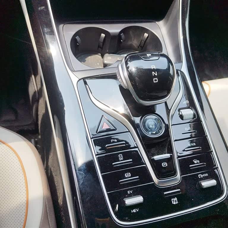 Qin PLUS 2024 Honor Edition DM-i 120KM Beyond Edition Qin PLUS 2024 Honor Edition DM-i 120KM Beyond Edition