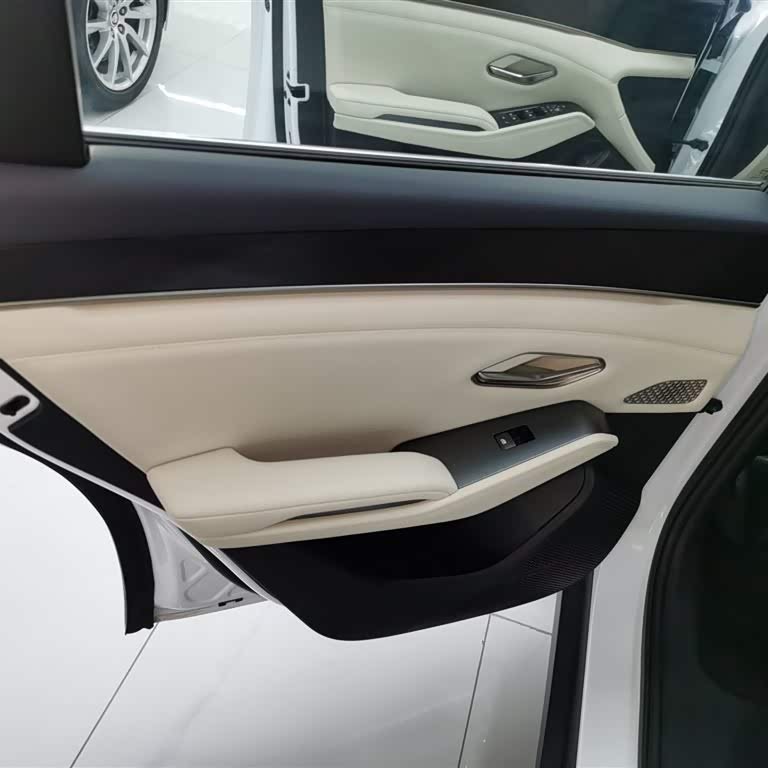 Qin L 2024 DM-i 120KM Beyond Edition Qin L 2024 DM-i 120KM Beyond Edition