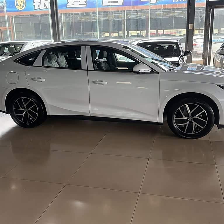 Qin L 2024 DM-i 120KM Leading Edition Qin L 2024 DM-i 120KM Leading Edition