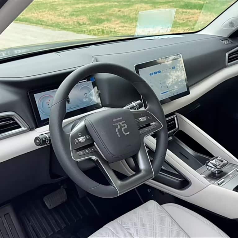 Yuan UP 2024 301KM Leading Edition-gray Yuan UP 2024 301KM Leading Edition-gray