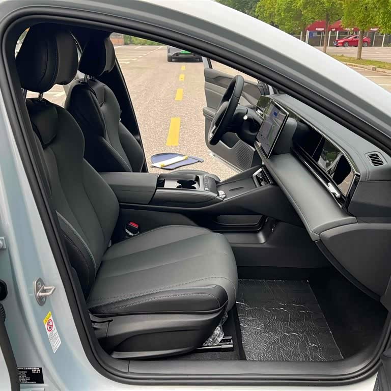 Qin L 2025 EV 545KM Excellence Edition Qin L 2025 EV 545KM Excellence Edition