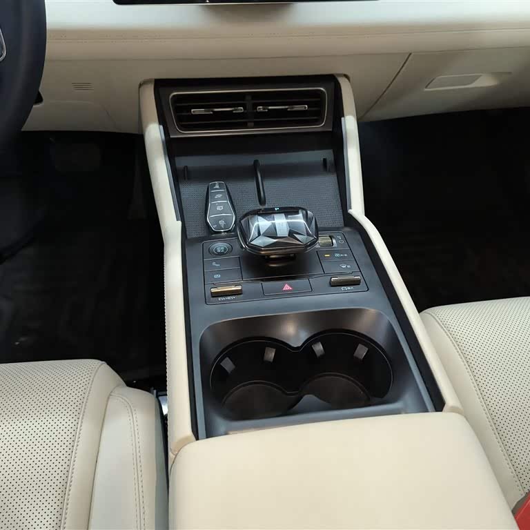 Qin L 2024 DM-i 120KM Beyond Edition Qin L 2024 DM-i 120KM Beyond Edition