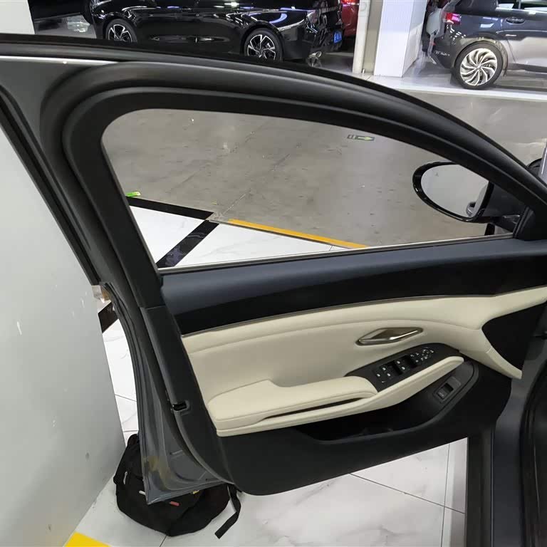 Qin L 2024 DM-i 120KM Beyond Edition Qin L 2024 DM-i 120KM Beyond Edition