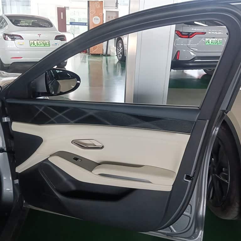 Qin L 2024 DM-i 120KM Beyond Edition Qin L 2024 DM-i 120KM Beyond Edition