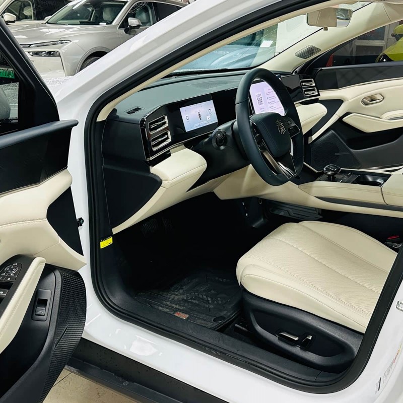 Qin L 2024 DM-i 120KM Beyond Edition Qin L 2024 DM-i 120KM Beyond Edition