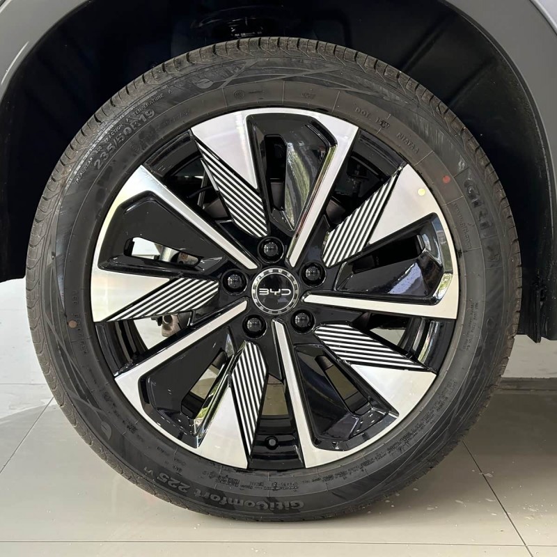 Song PLUS New Energy 2025 EV Smart Driving Edition 520km Luxury Model Song PLUS New Energy 2025 EV Smart Driving Edition 520km Luxury Model