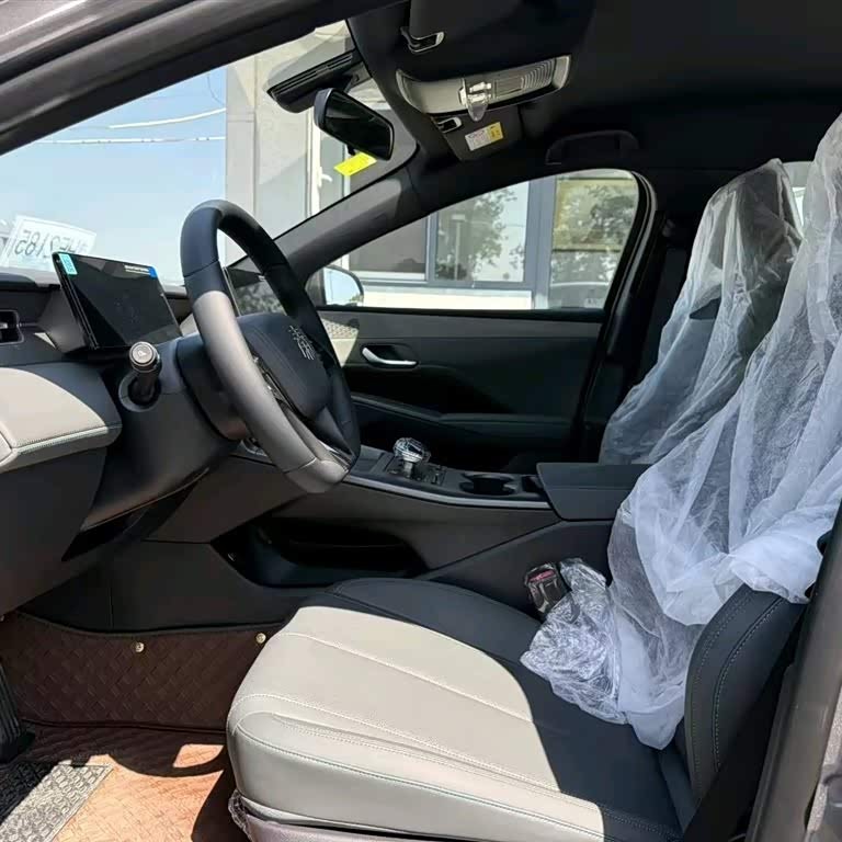 Qin PLUS 2025 DM-i Intelligent Driving Edition 55KM Leading Edition Qin PLUS 2025 DM-i Intelligent Driving Edition 55KM Leading Edition
