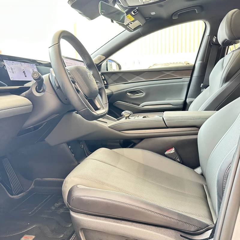 Qin L 2025 DM-i Intelligent Driving Edition 120KM Leading Model Qin L 2025 DM-i Intelligent Driving Edition 120KM Leading Model