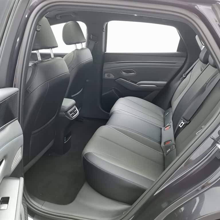 Qin L 2025 DM-i Intelligent Driving Edition 120KM Leading Model Qin L 2025 DM-i Intelligent Driving Edition 120KM Leading Model