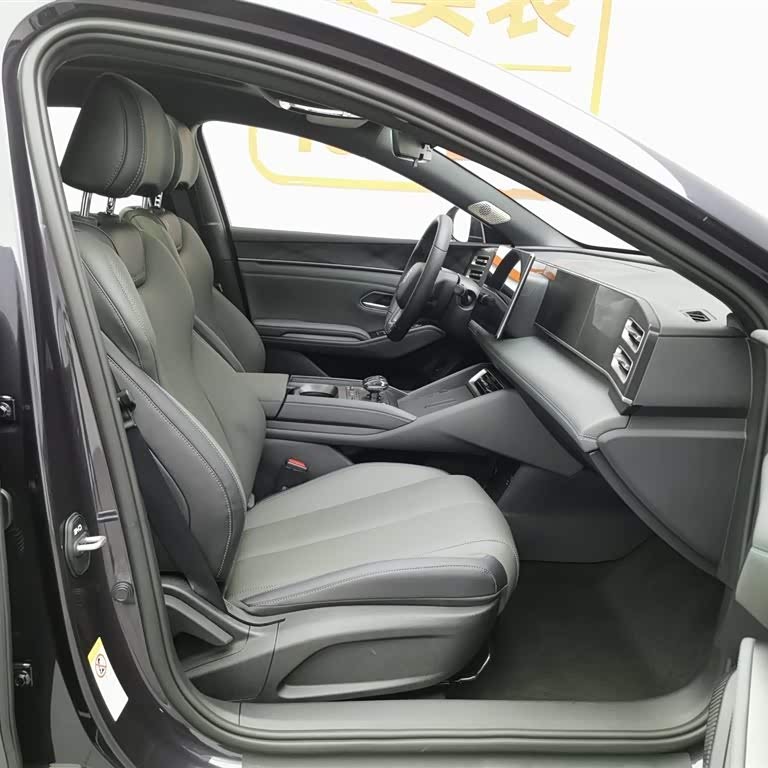 Qin L 2025 DM-i Intelligent Driving Edition 120KM Leading Model Qin L 2025 DM-i Intelligent Driving Edition 120KM Leading Model