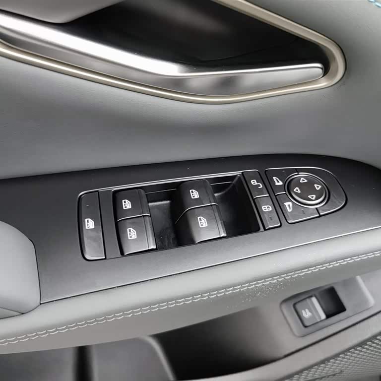 Qin L 2025 DM-i Intelligent Driving Edition 120KM Leading Model Qin L 2025 DM-i Intelligent Driving Edition 120KM Leading Model