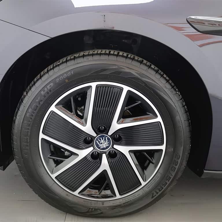 Qin L 2025 DM-i Intelligent Driving Edition 120KM Leading Model Qin L 2025 DM-i Intelligent Driving Edition 120KM Leading Model