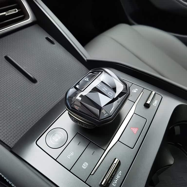 Qin L 2025 DM-i Intelligent Driving Edition 120KM Leading Model Qin L 2025 DM-i Intelligent Driving Edition 120KM Leading Model