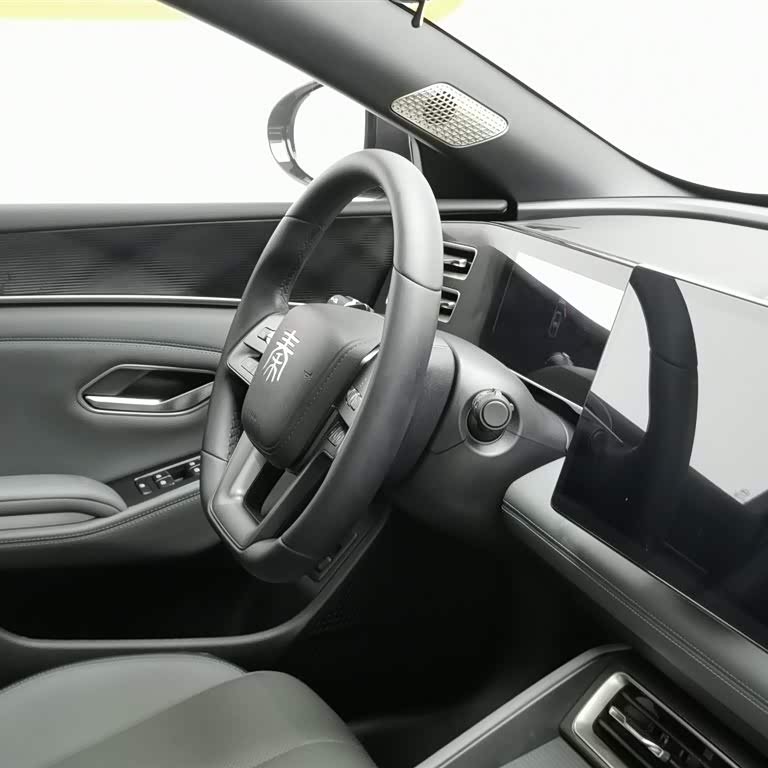 Qin L 2025 DM-i Intelligent Driving Edition 120KM Leading Model Qin L 2025 DM-i Intelligent Driving Edition 120KM Leading Model