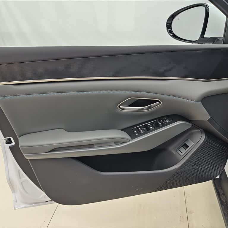 Qin L 2025 DM-i Intelligent Driving Edition 80KM Leading Edition Qin L 2025 DM-i Intelligent Driving Edition 80KM Leading Edition
