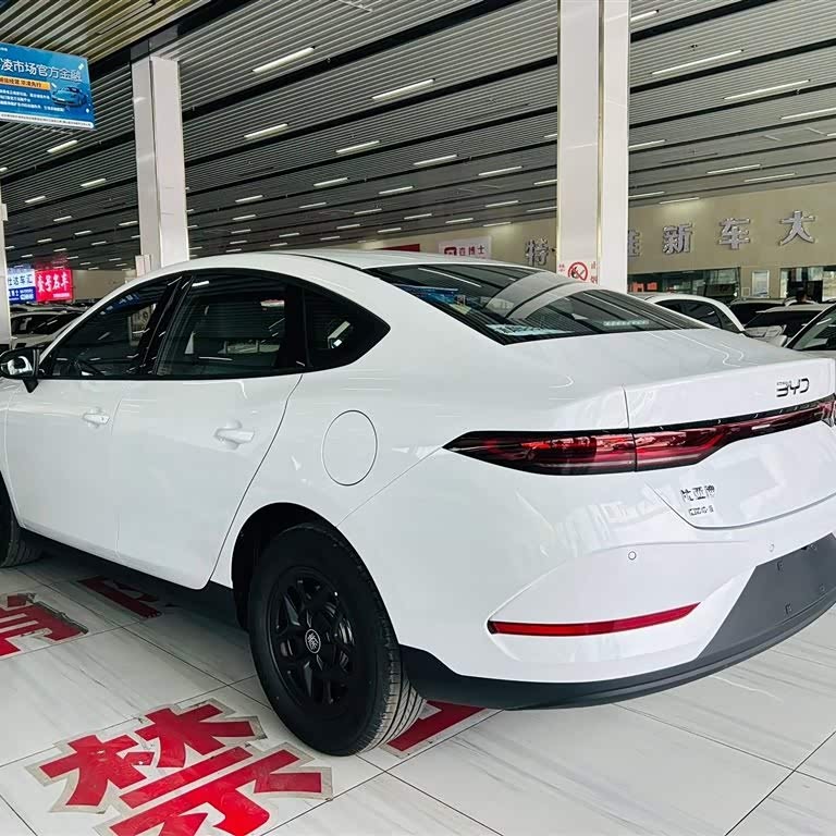 Qin PLUS 2025 DM-i Intelligent Driving Edition 55KM Leading Edition Qin PLUS 2025 DM-i Intelligent Driving Edition 55KM Leading Edition