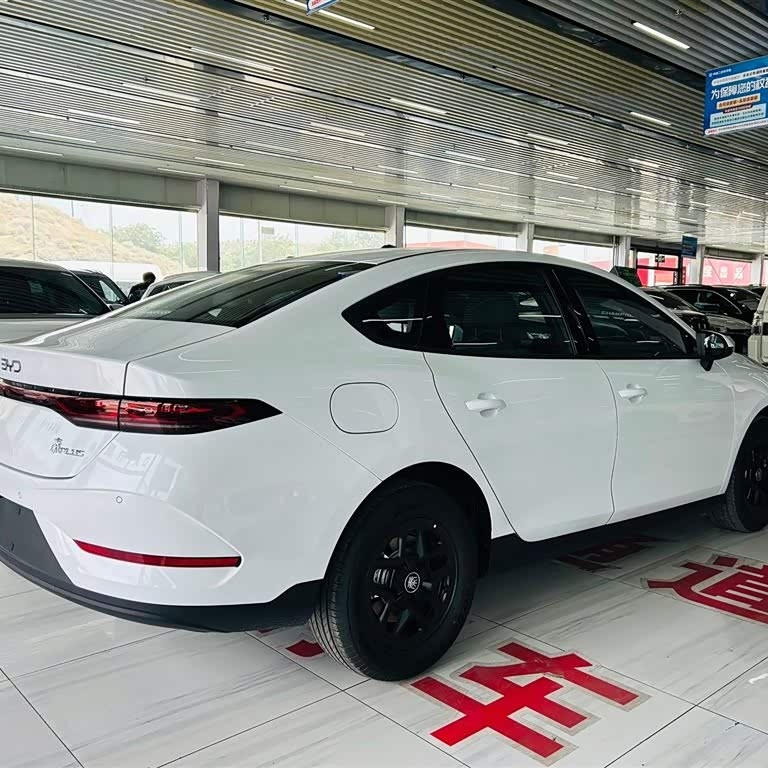 Qin PLUS 2025 DM-i Intelligent Driving Edition 55KM Leading Edition Qin PLUS 2025 DM-i Intelligent Driving Edition 55KM Leading Edition