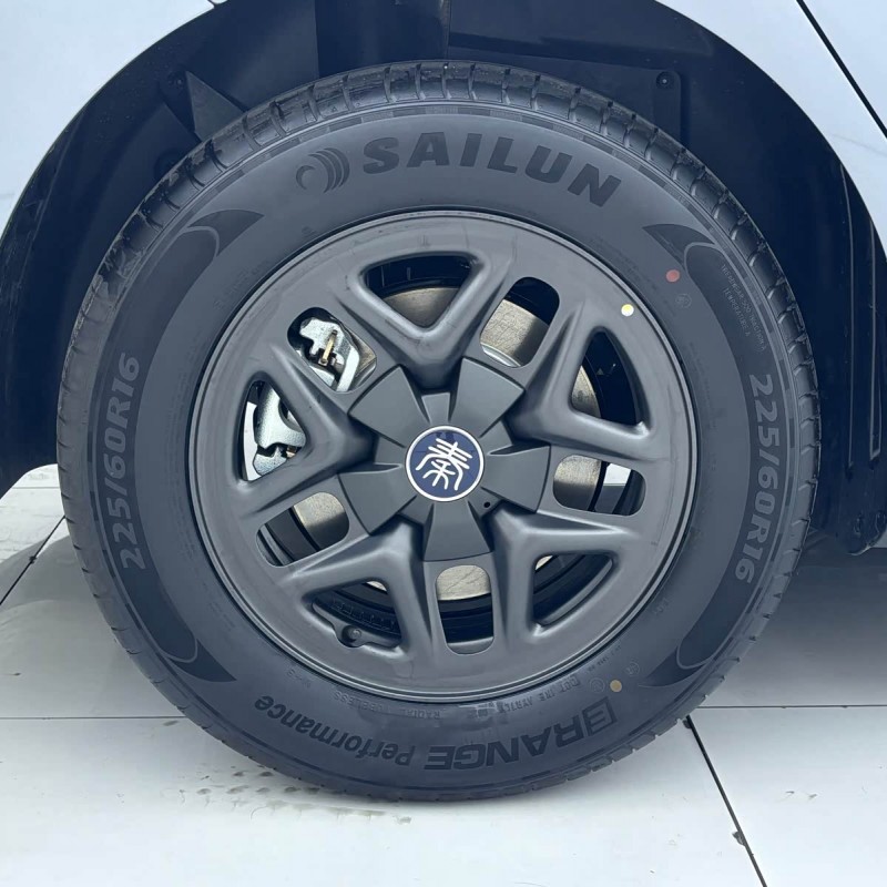 Qin PLUS 2025 DM-i Intelligent Driving Edition 55KM Leading Edition Qin PLUS 2025 DM-i Intelligent Driving Edition 55KM Leading Edition