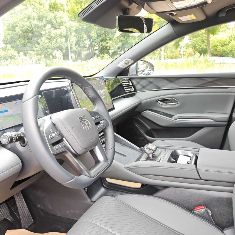 Qin L 2025 DM-i Intelligent Driving Edition 120KM Leading Model Qin L 2025 DM-i Intelligent Driving Edition 120KM Leading Model