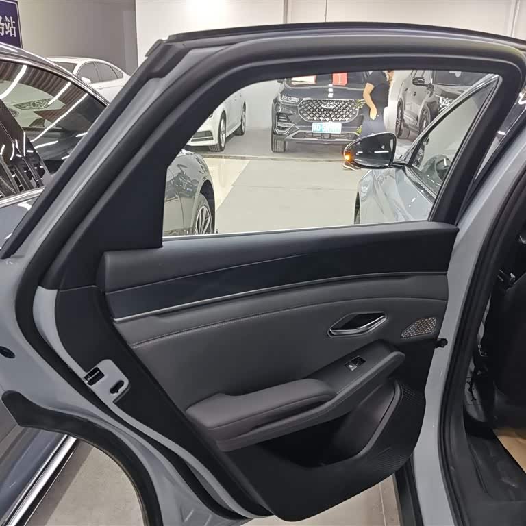 Qin L 2024 DM-i 120KM Beyond Edition Qin L 2024 DM-i 120KM Beyond Edition