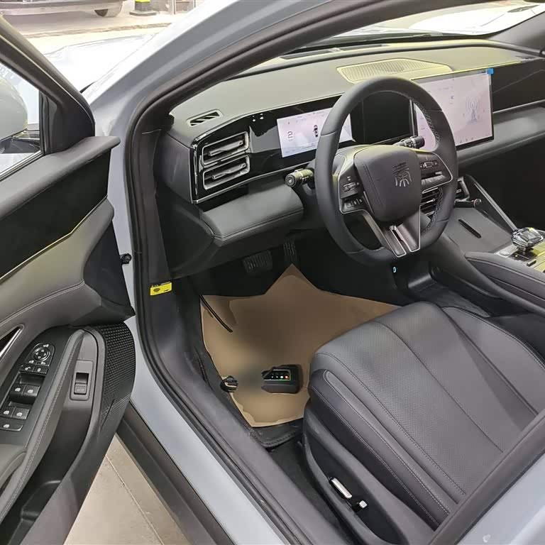 Qin L 2024 DM-i 120KM Beyond Edition Qin L 2024 DM-i 120KM Beyond Edition