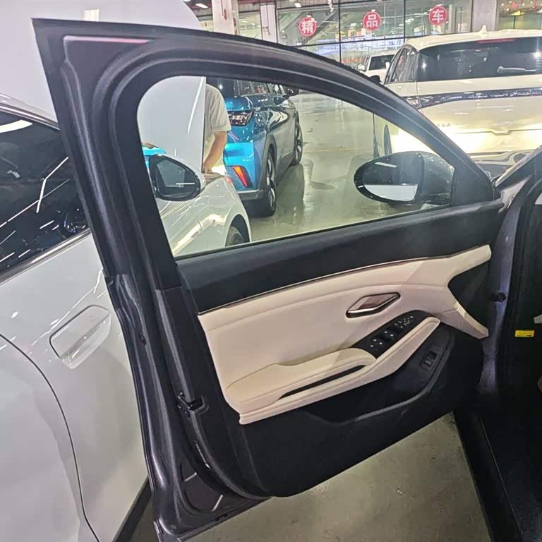 Qin L 2024 DM-i 120KM Beyond Edition Qin L 2024 DM-i 120KM Beyond Edition