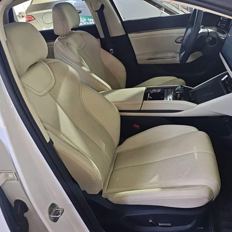 Qin L 2024 DM-i 120KM Beyond Edition Qin L 2024 DM-i 120KM Beyond Edition
