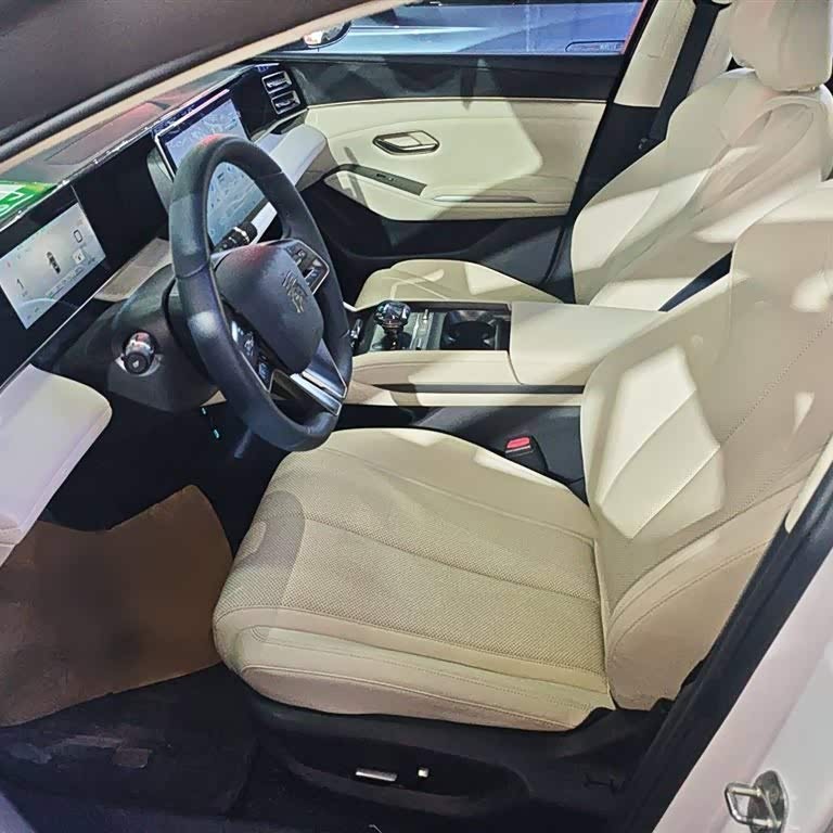 Qin L 2024 DM-i 120KM Beyond Edition Qin L 2024 DM-i 120KM Beyond Edition